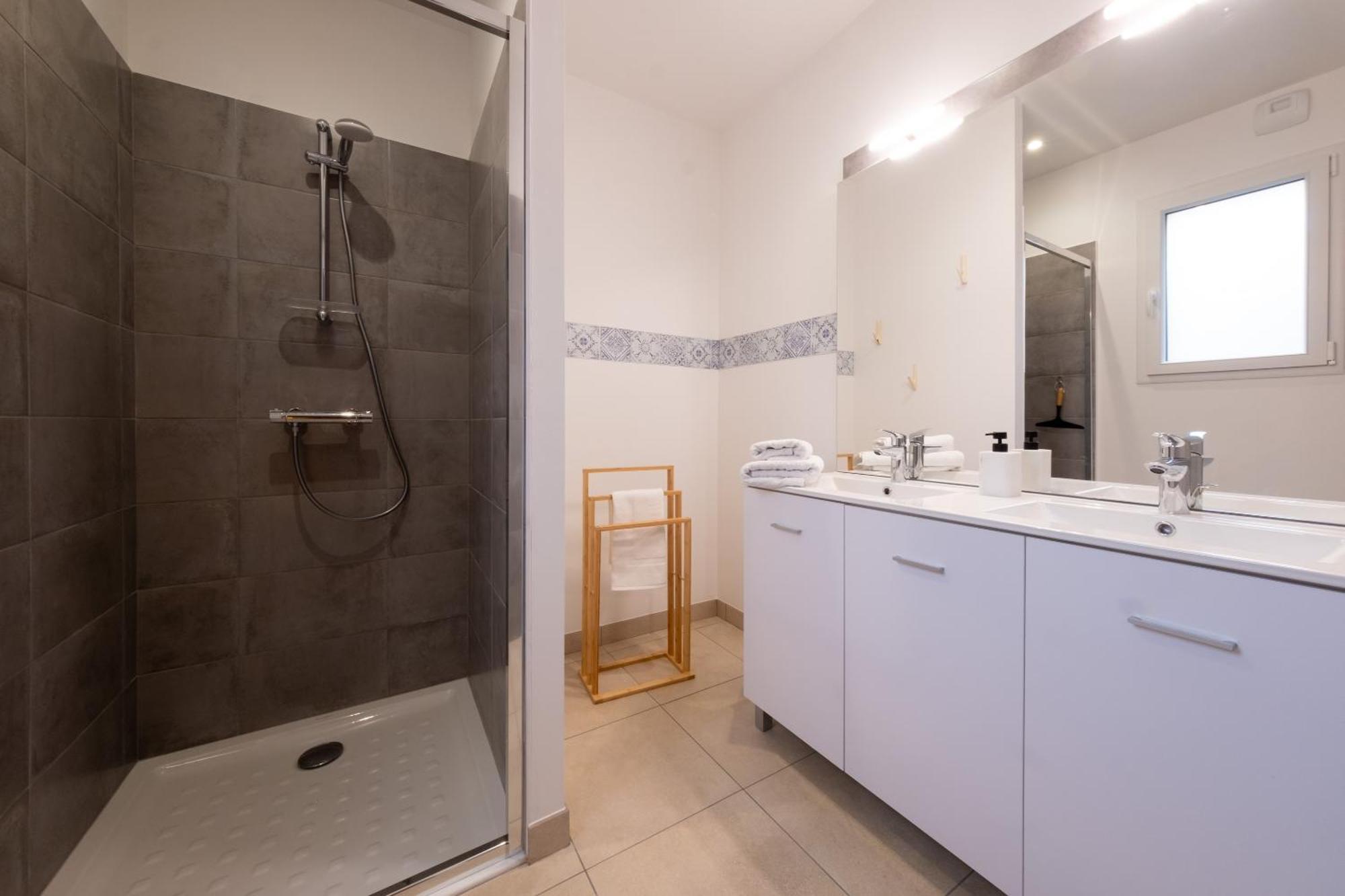 Appart Hotel La Gacilly-Centre Ville-Spa-Parking 外观 照片